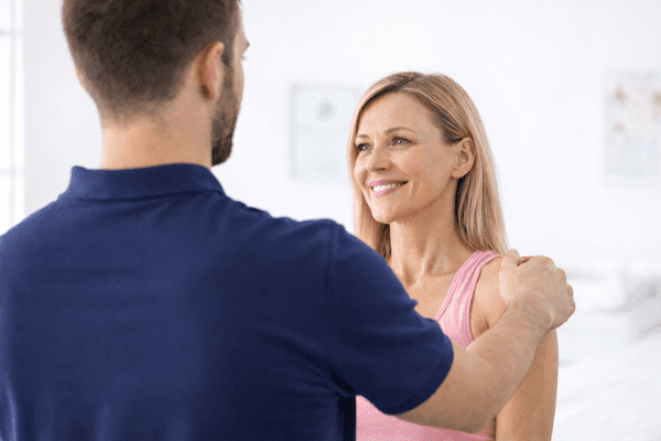 shoulder-physiotherapy-assessment-clinic-physioworks Shoulder Physiotherapy assessment guiding shoulder movement and control