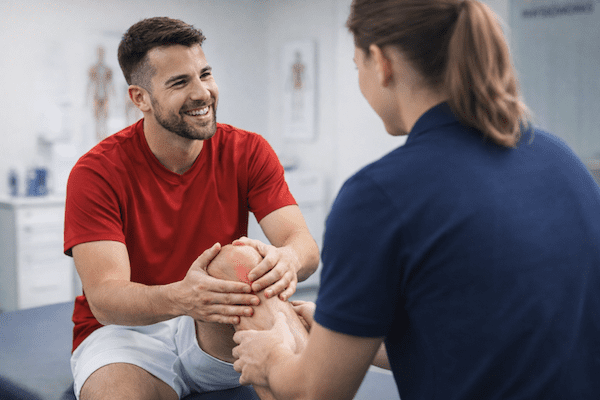 knee-ligament-injury-physiotherapy-assessment-clinic knee ligament injury assessment by physiotherapist in clinic