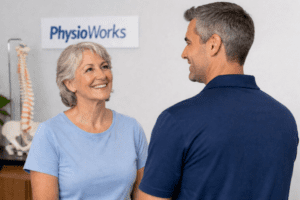 fibromyalgia patient discussing symptoms with physiotherapist