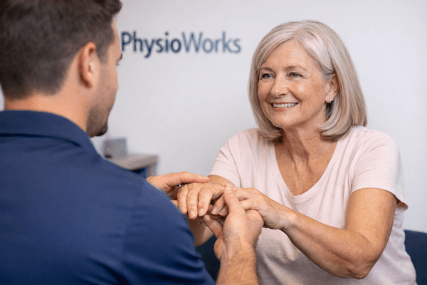 wrist-hand-arthritis-physiotherapy-older-woman Wrist and hand arthritis physiotherapy assessment in older woman