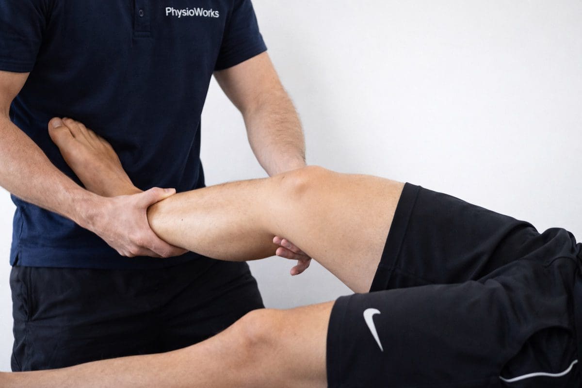 pivot-shift-test-acl-knee-physiotherapy-assessment ACL pivot shift test assessing knee instability during physiotherapy clinical examination